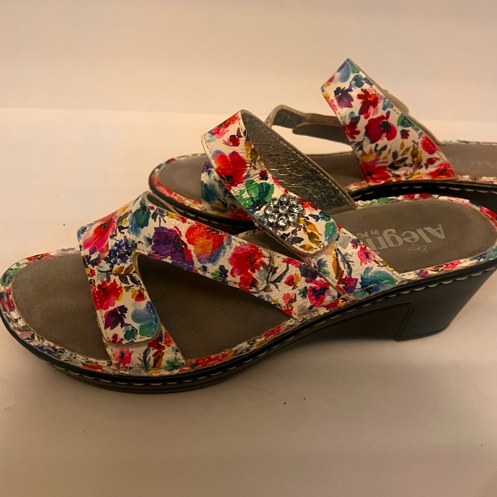 Alegria Loti Blooms Sandals- NWOT